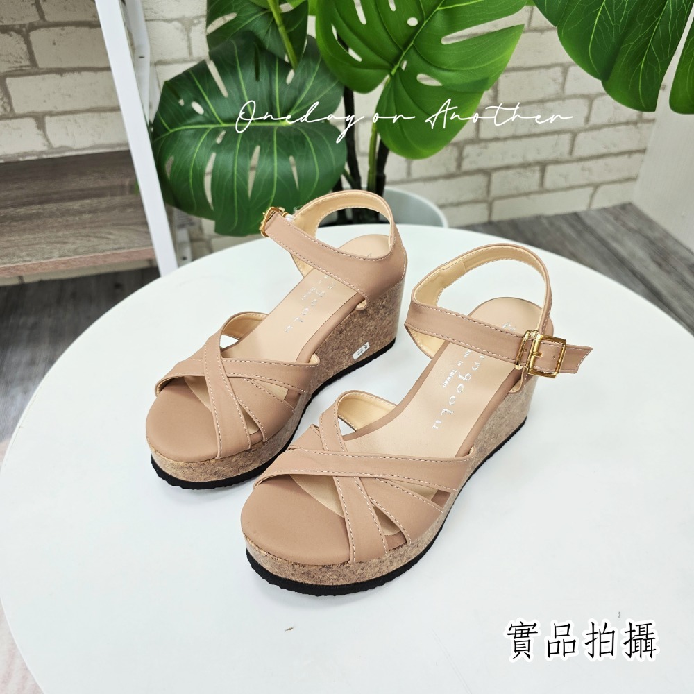 MIT台灣手工鞋 交叉一字帶簍空扣帶涼鞋 鬆糕涼鞋 厚底交叉 厚底涼鞋 厚底拖鞋 楔形涼鞋 高跟涼鞋 坡跟涼鞋 303-規格圖9