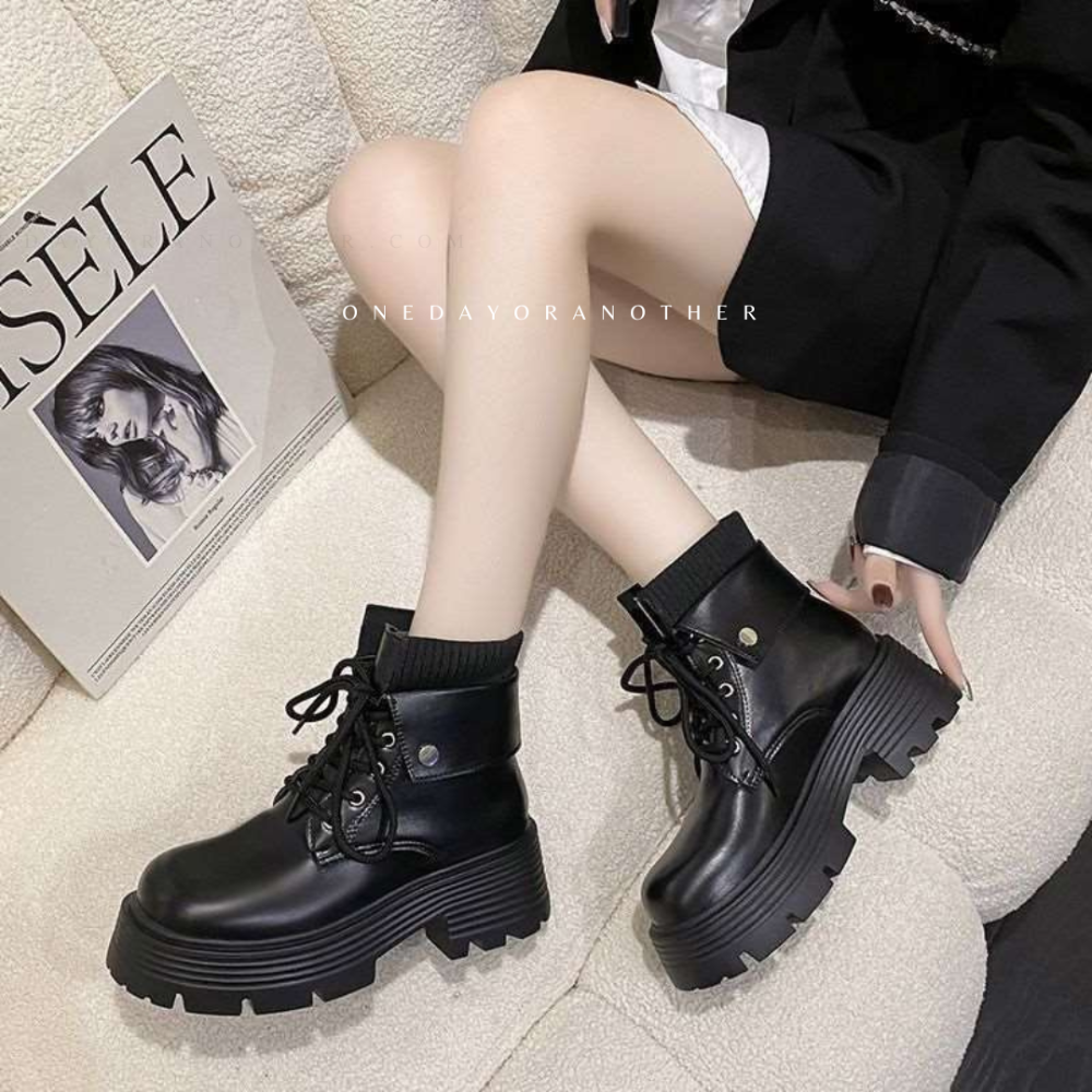 學院風皮革翻摺鈕扣繫帶厚底短靴 馬丁靴 短靴 馬靴 靴子 馬丁鞋 女鞋 鞋子 綁帶中筒靴 瘦瘦靴 韓妞百搭短靴3710-細節圖3