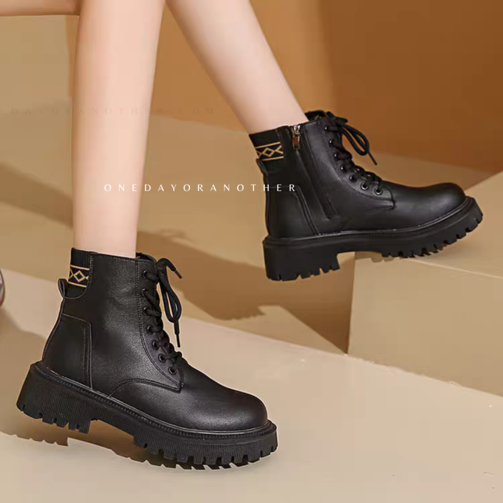 大尺碼36-42 大牌感厚底粗跟短靴 馬丁靴 女鞋 鞋子 綁帶中筒馬丁鞋 粗跟短靴 英倫靴 厚底靴 瘦瘦靴 皮靴4910-細節圖8