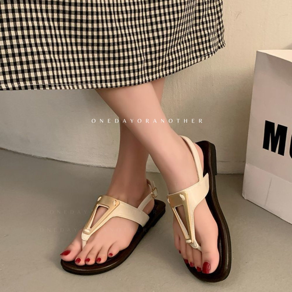 金屬釦皮革夾腳涼鞋 舒適軟底 防滑膠底 夾腳涼鞋 人字拖 人字涼鞋 韓版涼鞋 平底涼鞋 海灘鞋 休閒涼鞋 8699-細節圖5