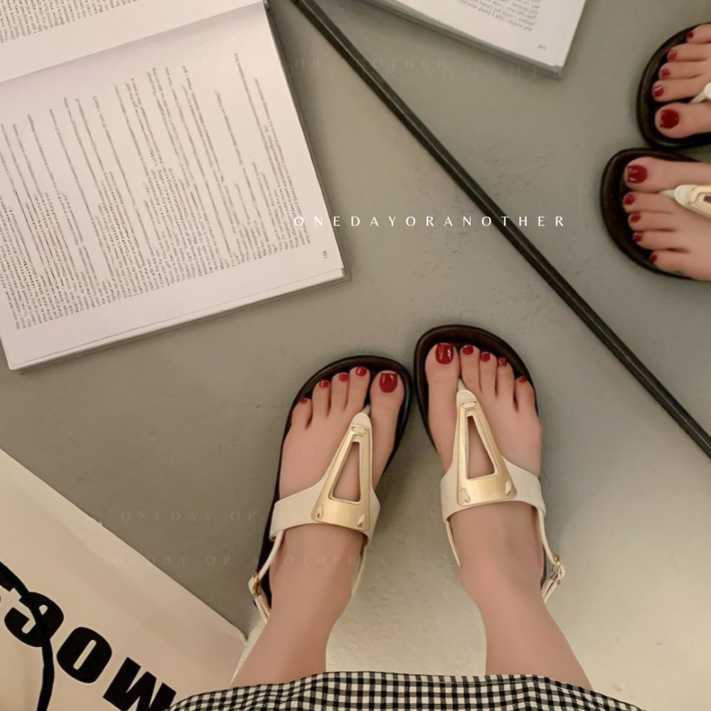 金屬釦皮革夾腳涼鞋 舒適軟底 防滑膠底 夾腳涼鞋 人字拖 人字涼鞋 韓版涼鞋 平底涼鞋 海灘鞋 休閒涼鞋 8699-細節圖6