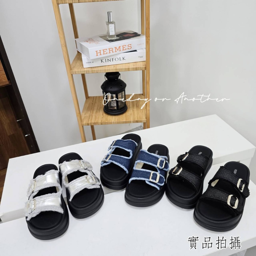 厚底雙釦涼拖鞋 磨毛感牛仔風女拖鞋 增高拖鞋 鬆糕底 懶人拖鞋 百搭女鞋 夏日穿搭 防滑拖鞋 休閒涼拖 F936-2-細節圖3