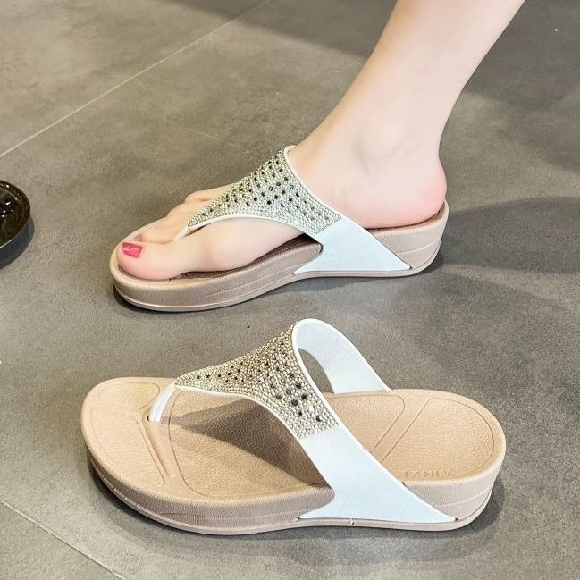 V型水鑽夾腳拖鞋 輕軟踩屎感舒適 環保PVC一體成型 柔軟耐穿不變形 沙灘外穿兩用 厚底鞋 健走拖鞋 QQ1701-細節圖4