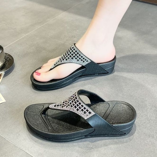 V型水鑽夾腳拖鞋 輕軟踩屎感舒適 環保PVC一體成型 柔軟耐穿不變形 沙灘外穿兩用 厚底鞋 健走拖鞋 QQ1701-細節圖7