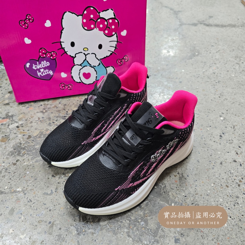 Hello Kitty 正版授權 輕量運動鞋 慢跑鞋 運動鞋 透氣 綁帶休閒鞋 厚底 平底鞋 阿甘鞋 老爹鞋723248-黑色