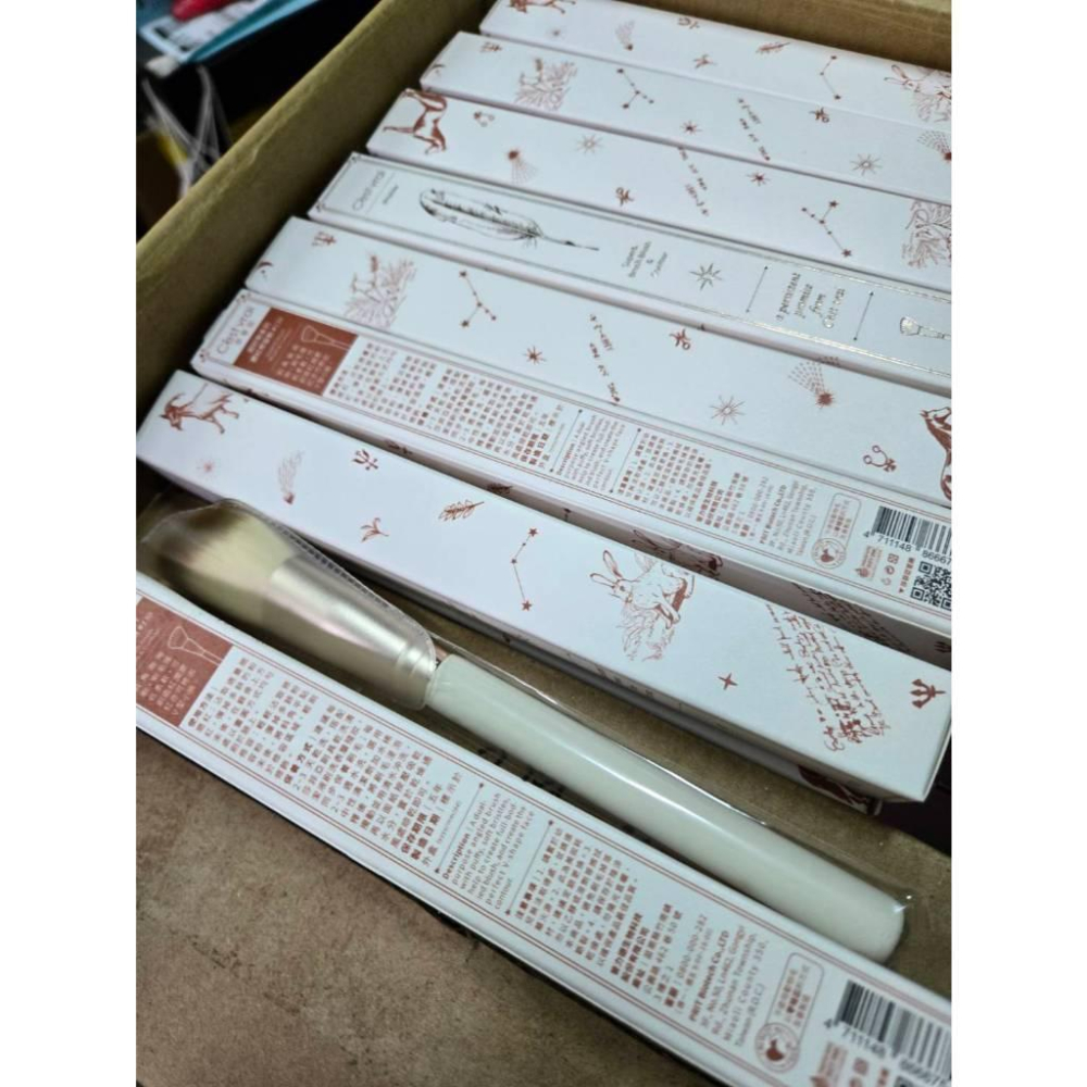 C＇est vrai 莎菲亞超好刷系列 #130 刷 斜角刷 蜜粉刷 散粉刷 面部修容美妆刷 美容刷 腮紅刷-細節圖2