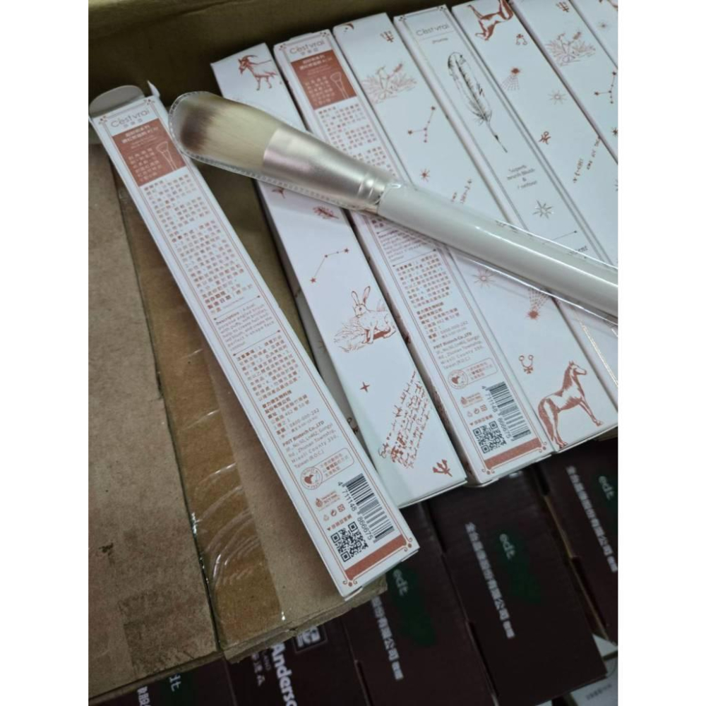 C＇est vrai 莎菲亞超好刷系列 #130 刷 斜角刷 蜜粉刷 散粉刷 面部修容美妆刷 美容刷 腮紅刷-細節圖7
