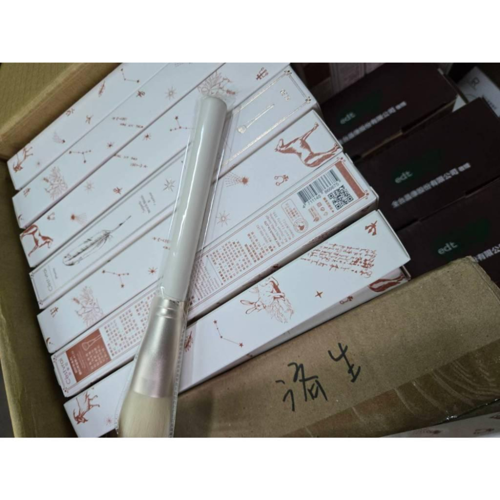 C＇est vrai 莎菲亞超好刷系列 #130 刷 斜角刷 蜜粉刷 散粉刷 面部修容美妆刷 美容刷 腮紅刷-細節圖8