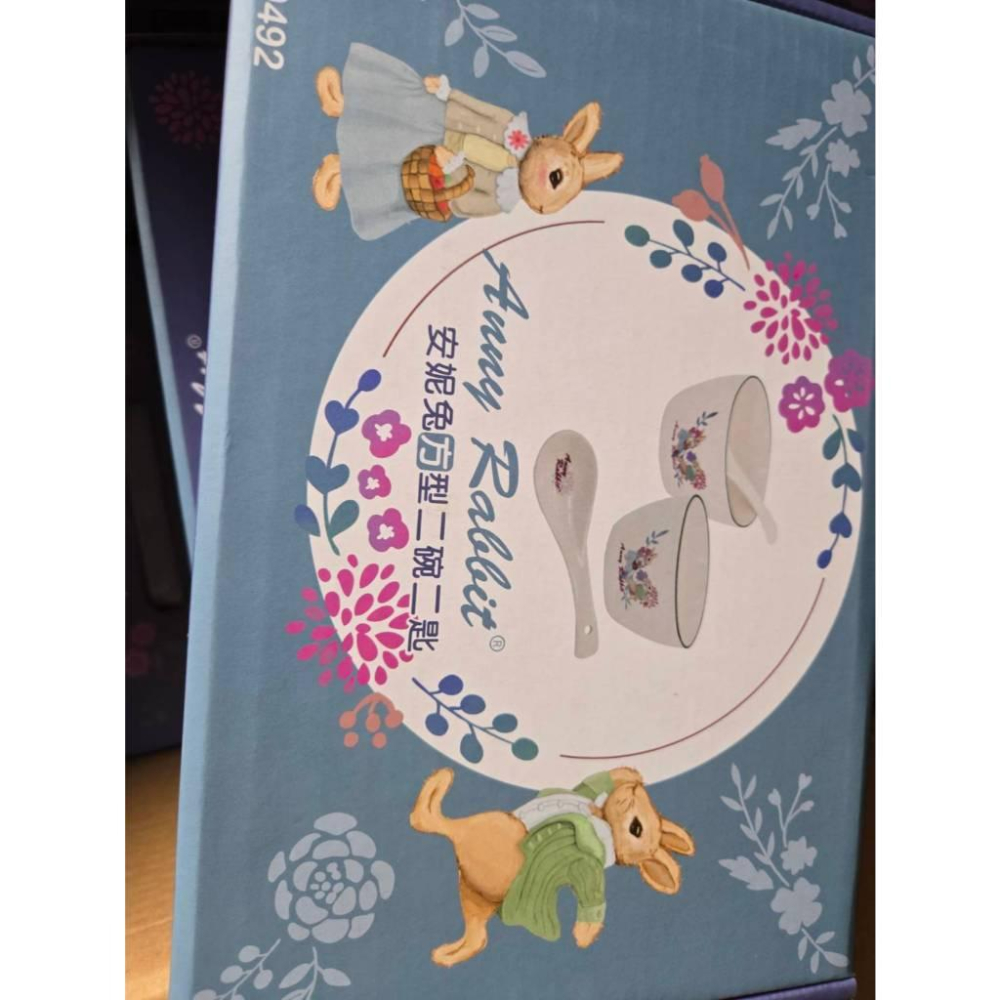 現貨❤️快速出貨⏰ 安妮兔 方型二碗一匙組 瓷土碗盤組 餐具禮盒 湯碗 湯匙組合 UP-C0492-細節圖3