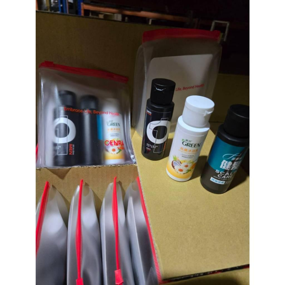 現貨❤️快速出貨⏰ 綠的抗菌旅行組合 三合一洗髮沐浴乳 控油洗髮精 洋甘菊沐浴乳 便攜隨身包-細節圖2