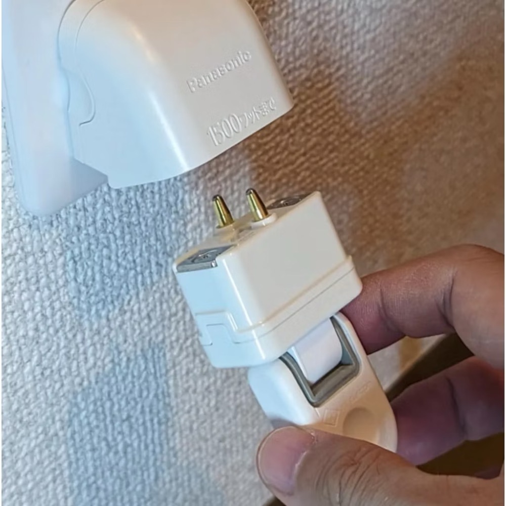 【Panasonic國際牌】WH6601WP 磁吸安全插座 2孔｜防塵防觸電｜省力插拔｜防絆倒｜附轉接頭 ｜防拉扯-細節圖4