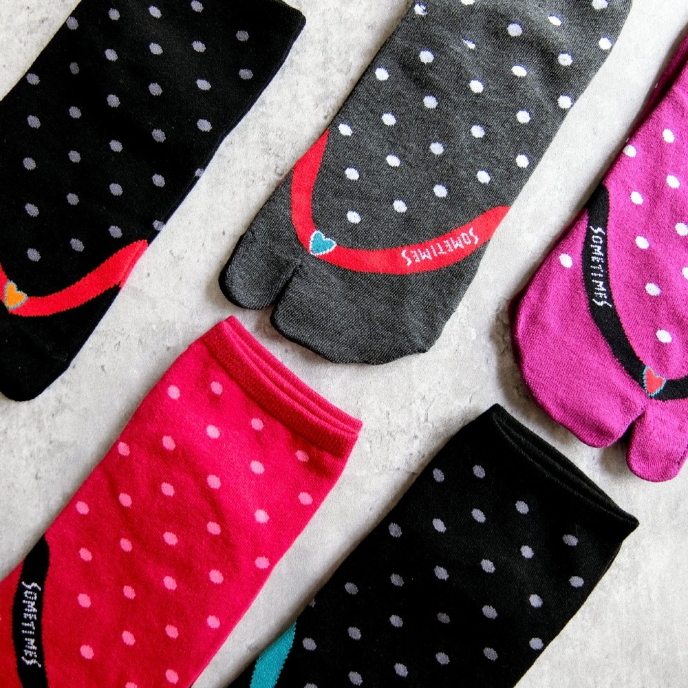 👍凱美棉業｜ MIT台灣製 萊卡LYCRA 舒適升級 細針對目兩趾襪 點點夾腳拖款 22-26cm-細節圖5