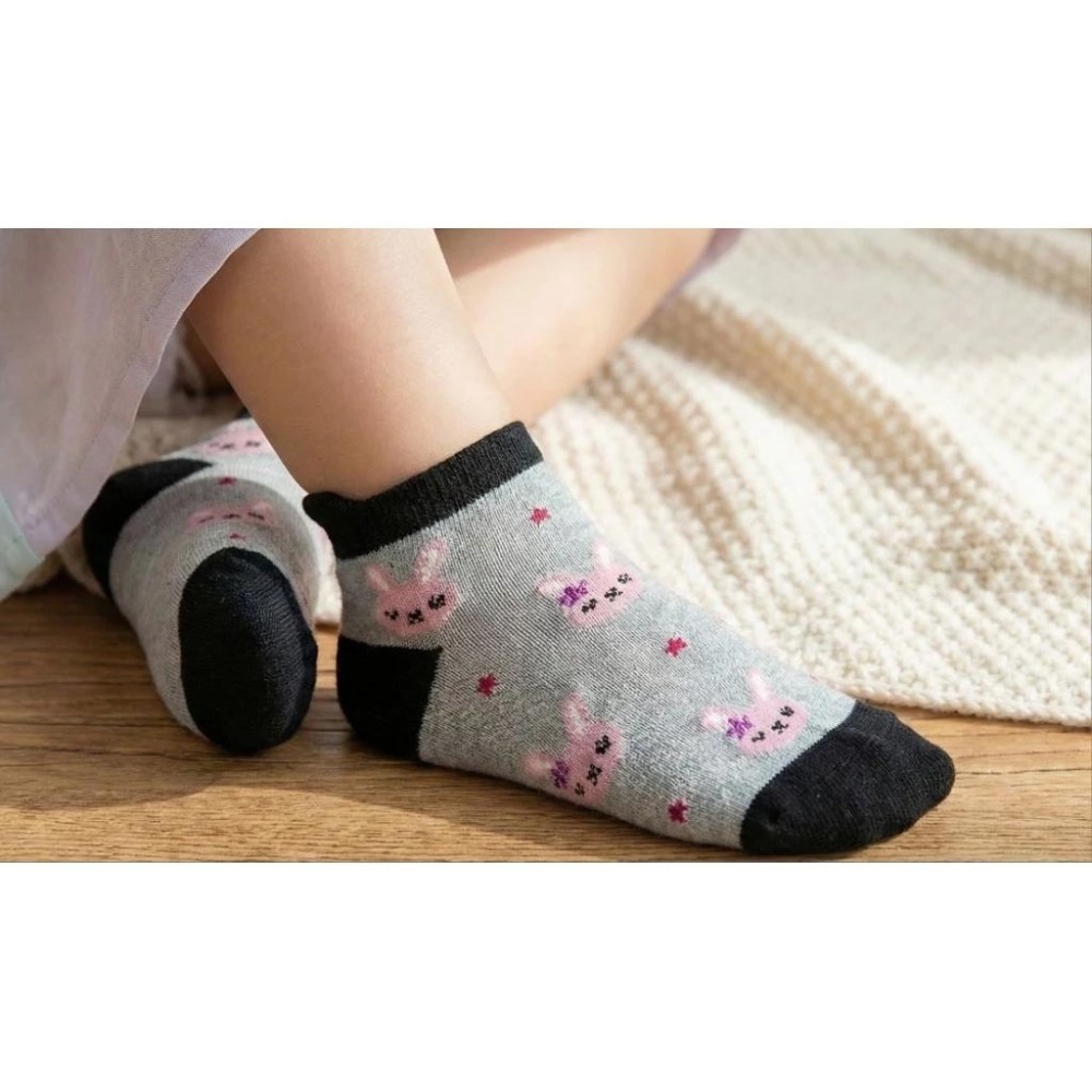 👍凱美棉襪業｜MIT台灣製 純綿細針兒童短襪 滿版汽車、兔兔圖案-細節圖2