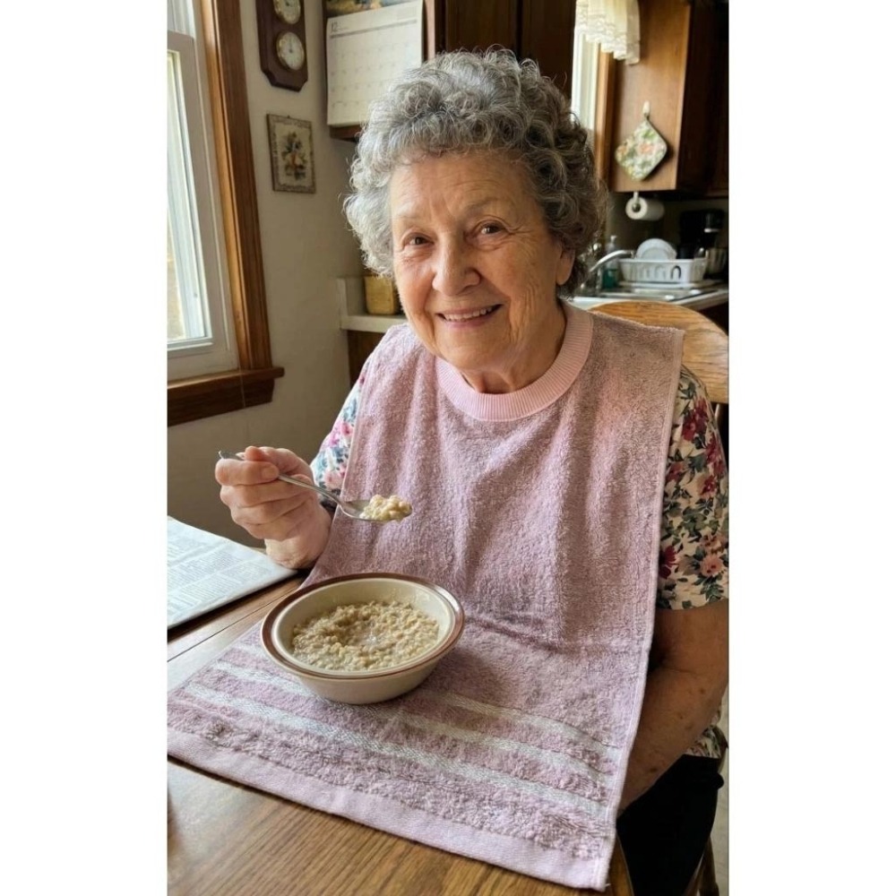 凱美棉業｜MIT台灣製 28兩厚實 純棉透氣成人圍兜/口水巾 精緻帶緞素色款 隨機出色-細節圖3