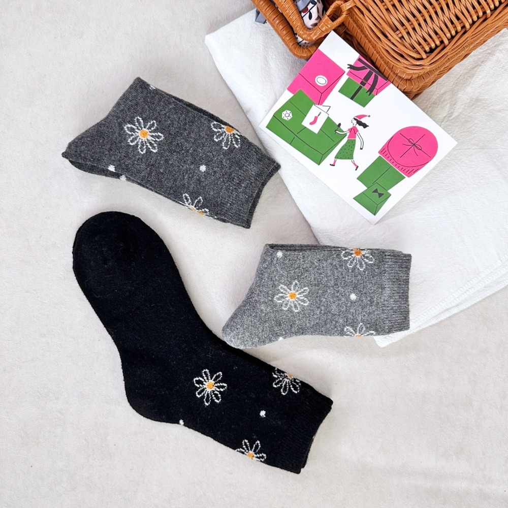 👍凱美棉業｜冬日必備🔥（女款）精緻保暖毛襪 防寒襪 保暖襪 毛襪 長襪 冬天襪-質感雛菊款-細節圖2