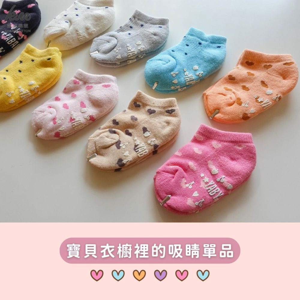 👍凱美棉業｜MIT台灣製造 冬天厚款 毛巾底純棉止滑童襪/冬襪/防滑襪/寶寶襪/保暖童襪 愛心點點款 隨機出色-細節圖3