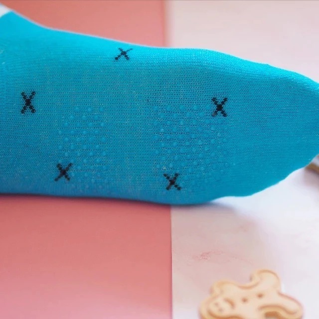 👍凱美棉業｜十二雙組 MIT台灣製 純棉止滑童襪-笑嘻嘻款 13-16cm 隨機出色-細節圖5