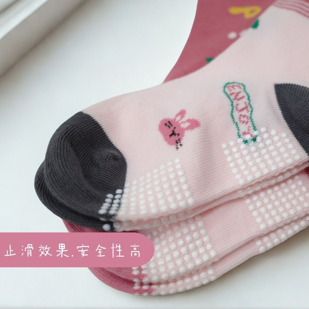👍凱美棉業｜純棉止滑童襪 甜美粉色款 花花童襪 卡通童襪 可愛襪 男童女童襪 兔兔 17-21cm-細節圖5