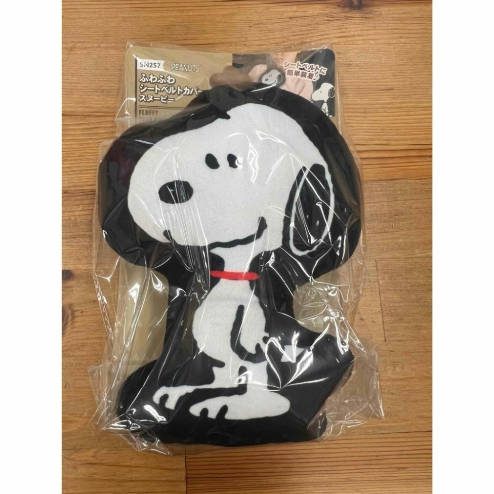沐菲戀日小舖  日本現貨 PEANUTS正版 Snoopy史努比安全帶護套 安全帶防護套 汽車用品 舒適減壓 史努比-細節圖3