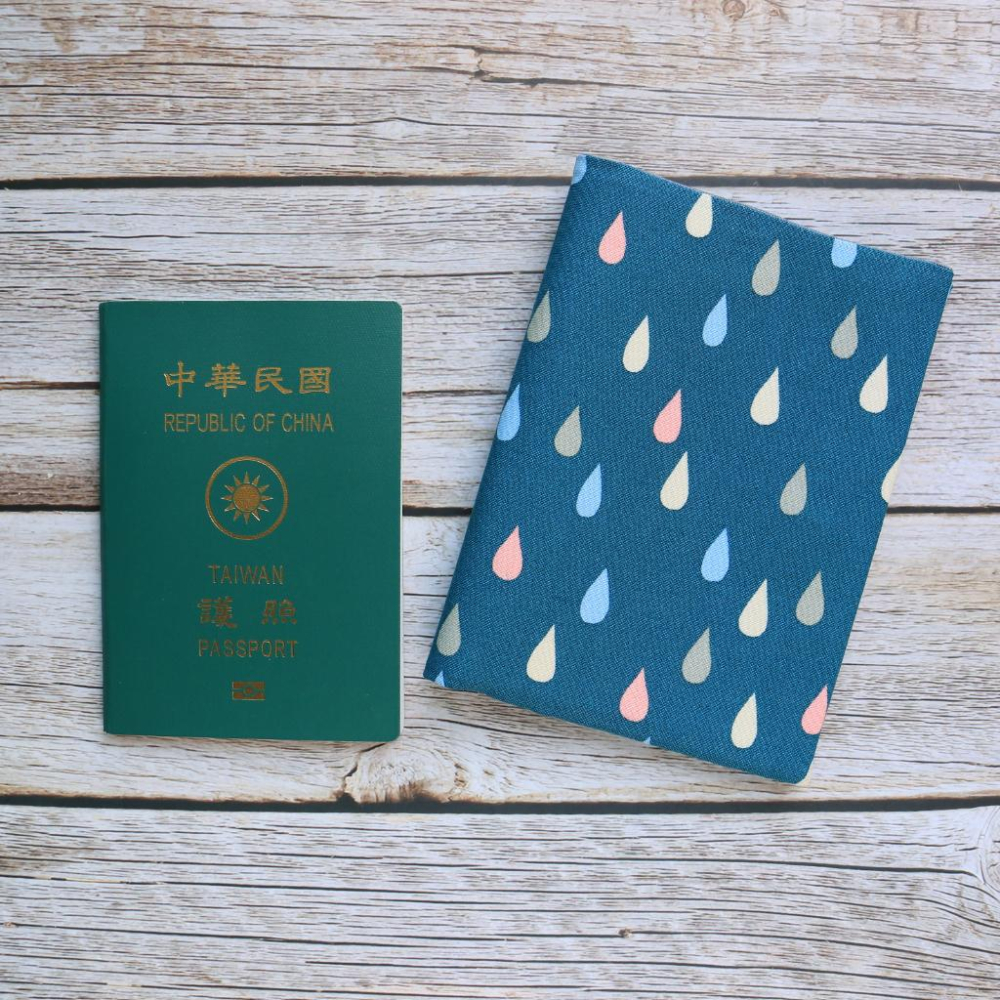 【秋葉手作】小雨滴 日本進口布料 護照套 護照夾 護照套 護照包 純手作 可自己挑選布料訂製-細節圖2