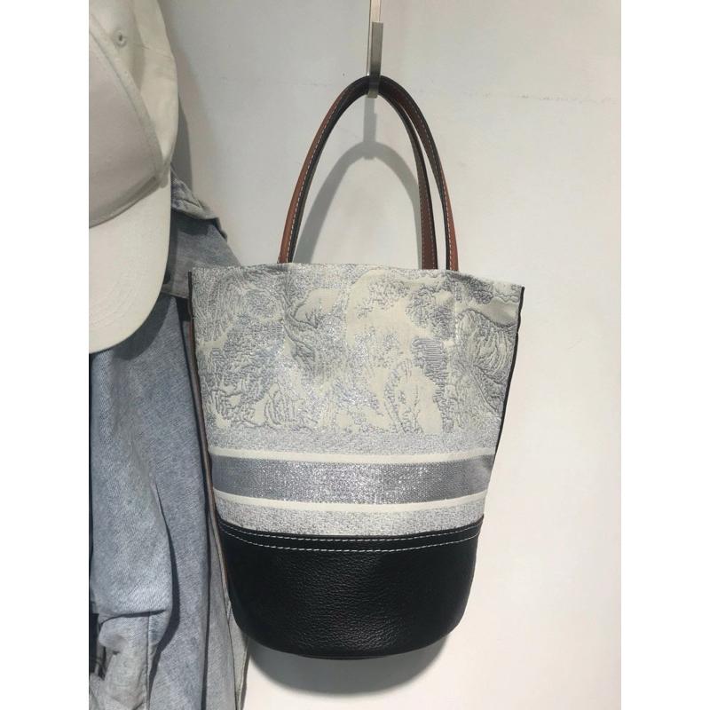 🔥 現貨【🇰🇷 Tanned】| 韓國 繡線織布料配皮手提水桶包👜正韓 真皮系列 牛皮皮革 東大門連線-細節圖3