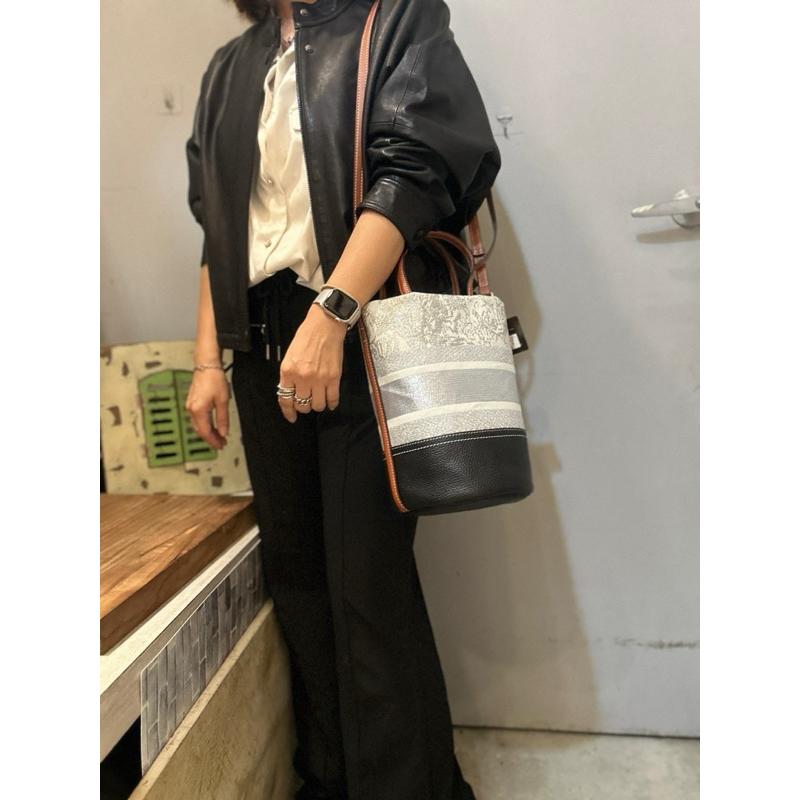 🔥 現貨【🇰🇷 Tanned】| 韓國 繡線織布料配皮手提水桶包👜正韓 真皮系列 牛皮皮革 東大門連線-細節圖9