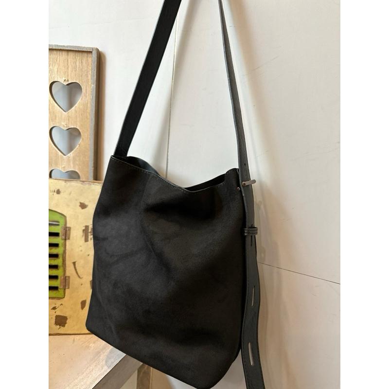 🔥 現貨【🇰🇷 Tanned】| 韓國 最新材質絨面水桶側背包👜正韓 流行包 水桶包-細節圖4