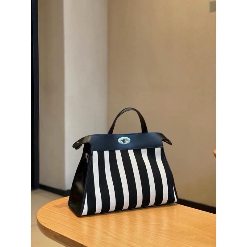 🔥 現貨【🇰🇷 Tanned】|韓國 直條轉扣手提斜側背包👜正韓 化妝包 東大門連線 長夾包-細節圖6