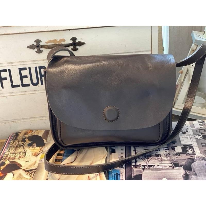 🔥 現貨【🇰🇷 Tanned】|韓國 簡約牛皮蓋子斜側包👜正韓 真皮系列 牛皮皮革 化妝包 長夾包 手機包-細節圖7