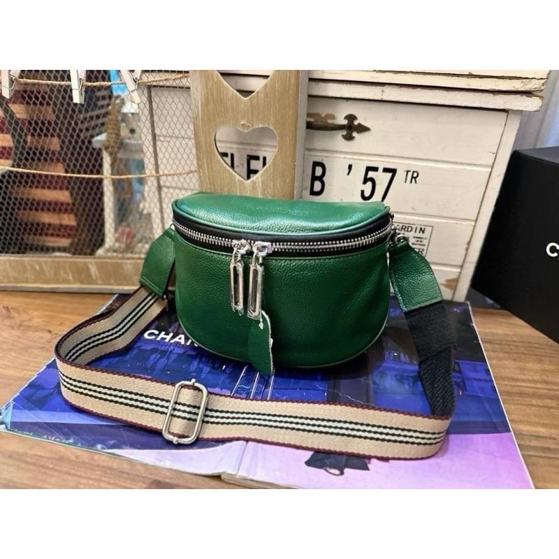 🔥 現貨【🇰🇷 Tanned】|韓國 牛皮半圓拉鍊配直條織帶斜背包👜正韓 真皮系列 牛皮皮革 相機包 旅遊包-細節圖4