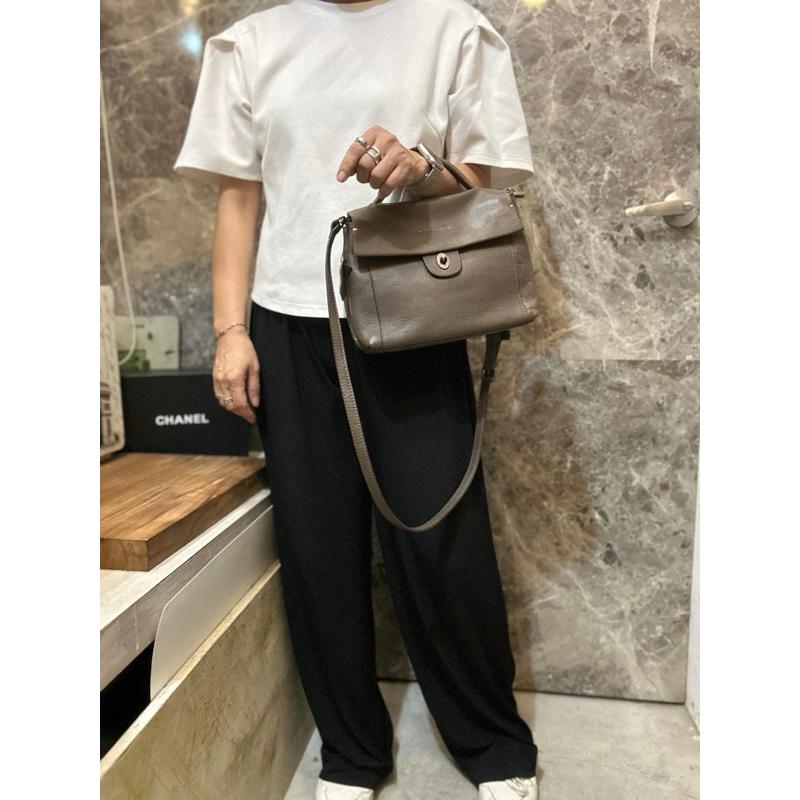 🔥 現貨【🇰🇷 Tanned】|韓國 2story質感植鞣牛皮簡約蓋子轉扣手提斜背包👜正韓 真皮系 牛皮皮革 簡約文青包-細節圖9