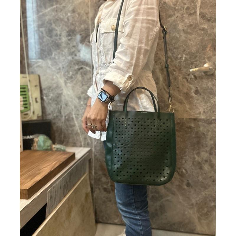 🔥 現貨【🇰🇷 Tanned】|韓國 樹羔牛皮刻圓洞洞手提托特斜背包👜正韓 真皮系列 牛皮皮革 東大門連線 音樂祭包包-細節圖7