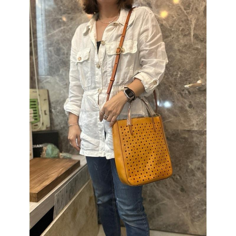 🔥 現貨【🇰🇷 Tanned】|韓國 樹羔牛皮刻圓洞洞手提托特斜背包👜正韓 真皮系列 牛皮皮革 東大門連線 音樂祭包包-細節圖9