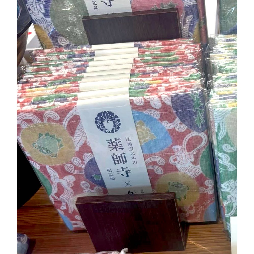 [宅米的窩] 平安貴族 優優雅雅地日常 手巾 奈良 藥師寺 限定 白雪友禪 鋪巾 拭巾 優雅的手巾 擦巾 古寺限定-細節圖2