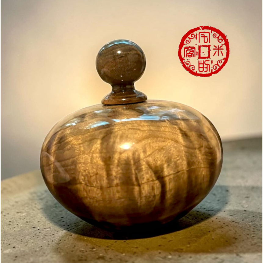 [宅米的窩]一物一圖 只此一個 珍稀台灣沉水紅檜 取材自樹瘤木塊塊區 榴花聚寶盆 聚寶聚福 供養 聞香 風水 贈日本線香-細節圖6