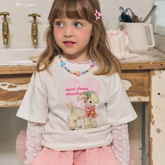 🇰🇷韓國童裝｜2025秋款🍂CHOUCHOUSHASHA小羊愛心短袖T恤【象牙白/粉色】-細節圖2