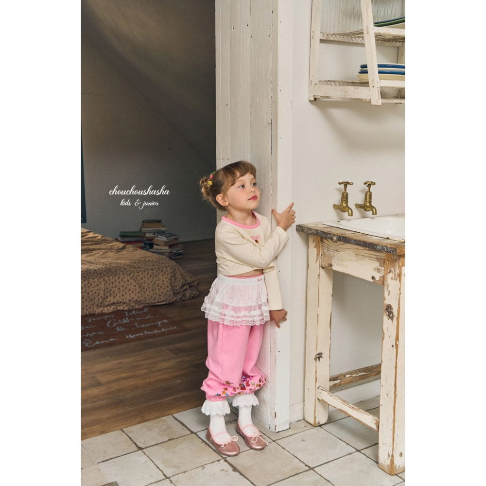 🇰🇷韓國童裝｜2025秋款🍂CHOUCHOUSHASHA熊熊蝴蝶結短款上衣【麻灰色/粉色(邊)】-細節圖9