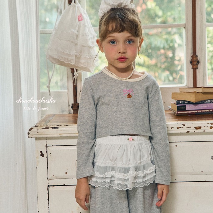 🇰🇷韓國童裝｜2025秋款🍂CHOUCHOUSHASHA熊熊蝴蝶結短款上衣【麻灰色/粉色(邊)】-規格圖10