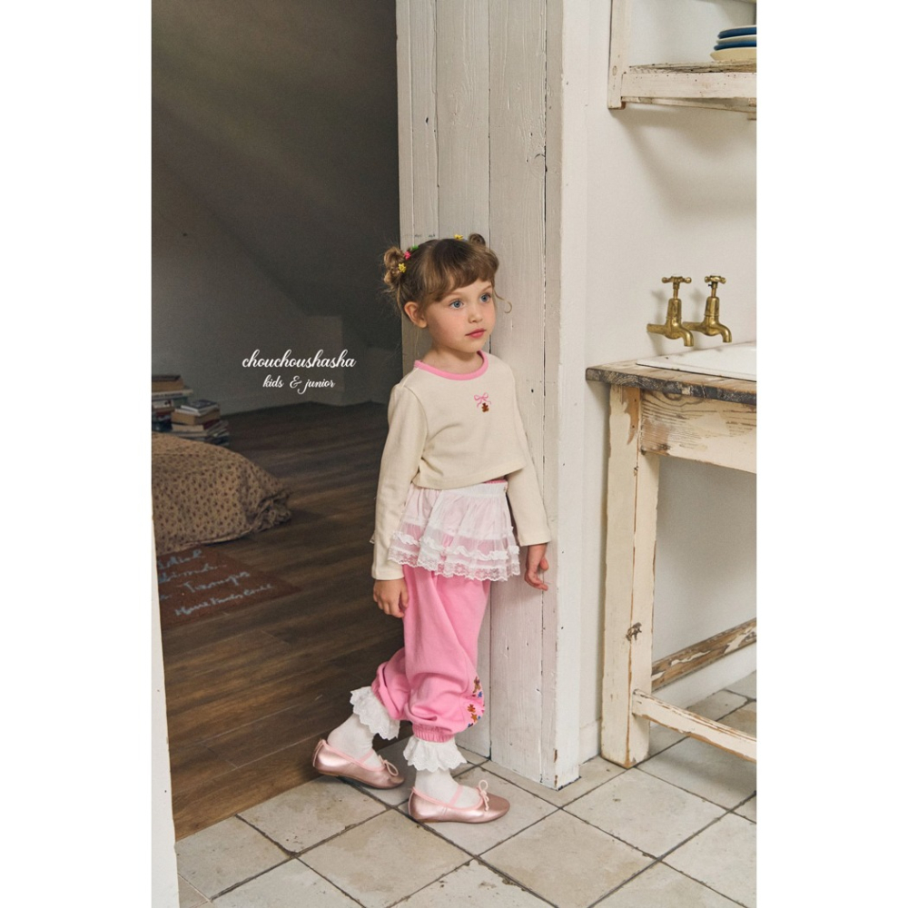 🇰🇷韓國童裝｜2025秋款🍂CHOUCHOUSHASHA貼紙風長褲(不含白色屁簾)【粉色】-細節圖3