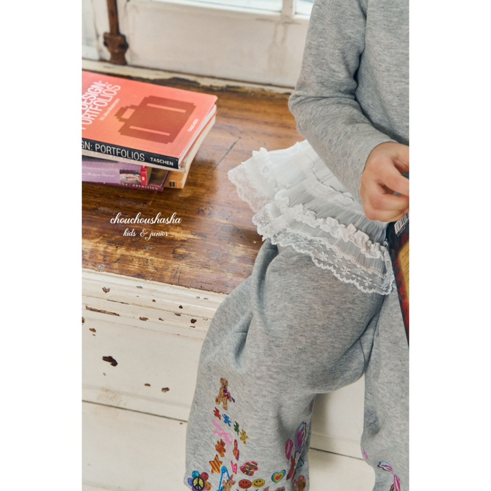 🇰🇷韓國童裝｜2025秋款🍂CHOUCHOUSHASHA浪漫拼層裙【白色/黑色】-細節圖7