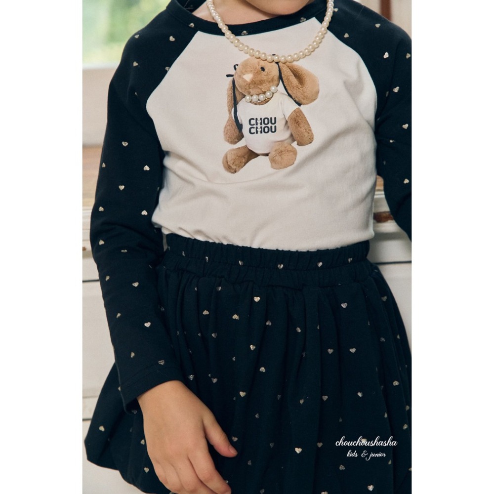 🇰🇷韓國童裝｜2025秋款🍂CHOUCHOUSHASHA＂Love Me＂熊熊T恤【黑/粉】-細節圖3