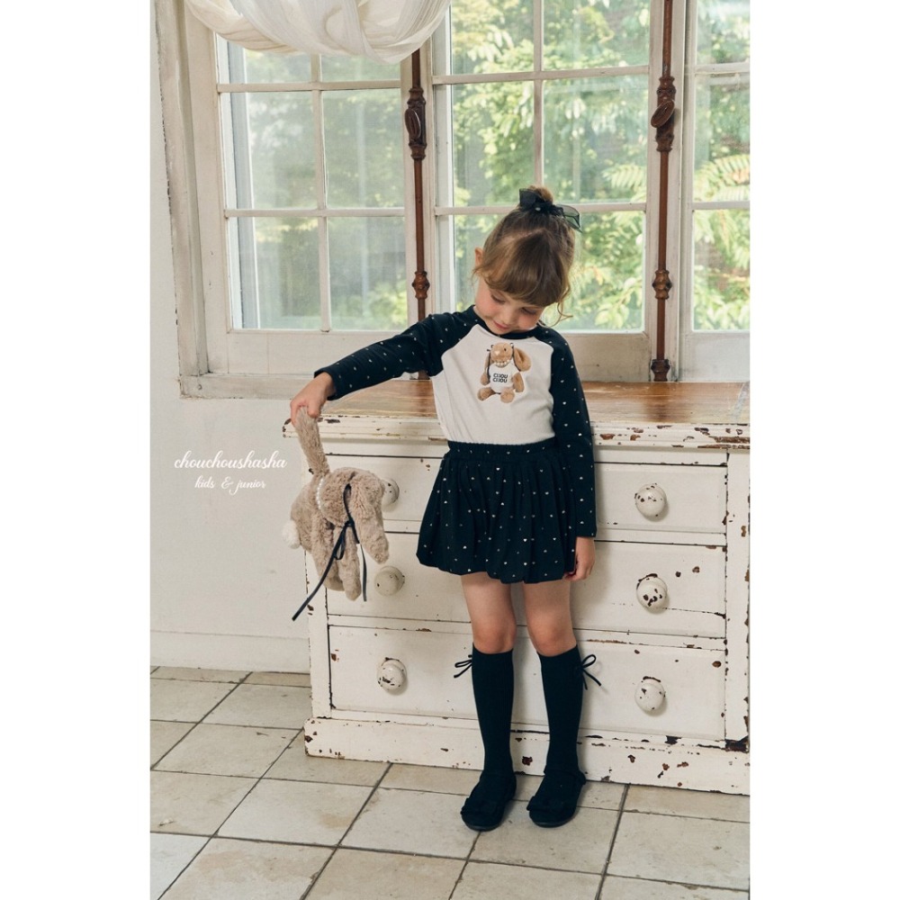 🇰🇷韓國童裝｜2025秋款🍂CHOUCHOUSHASHA＂Love Me＂熊熊T恤【黑/粉】-細節圖4