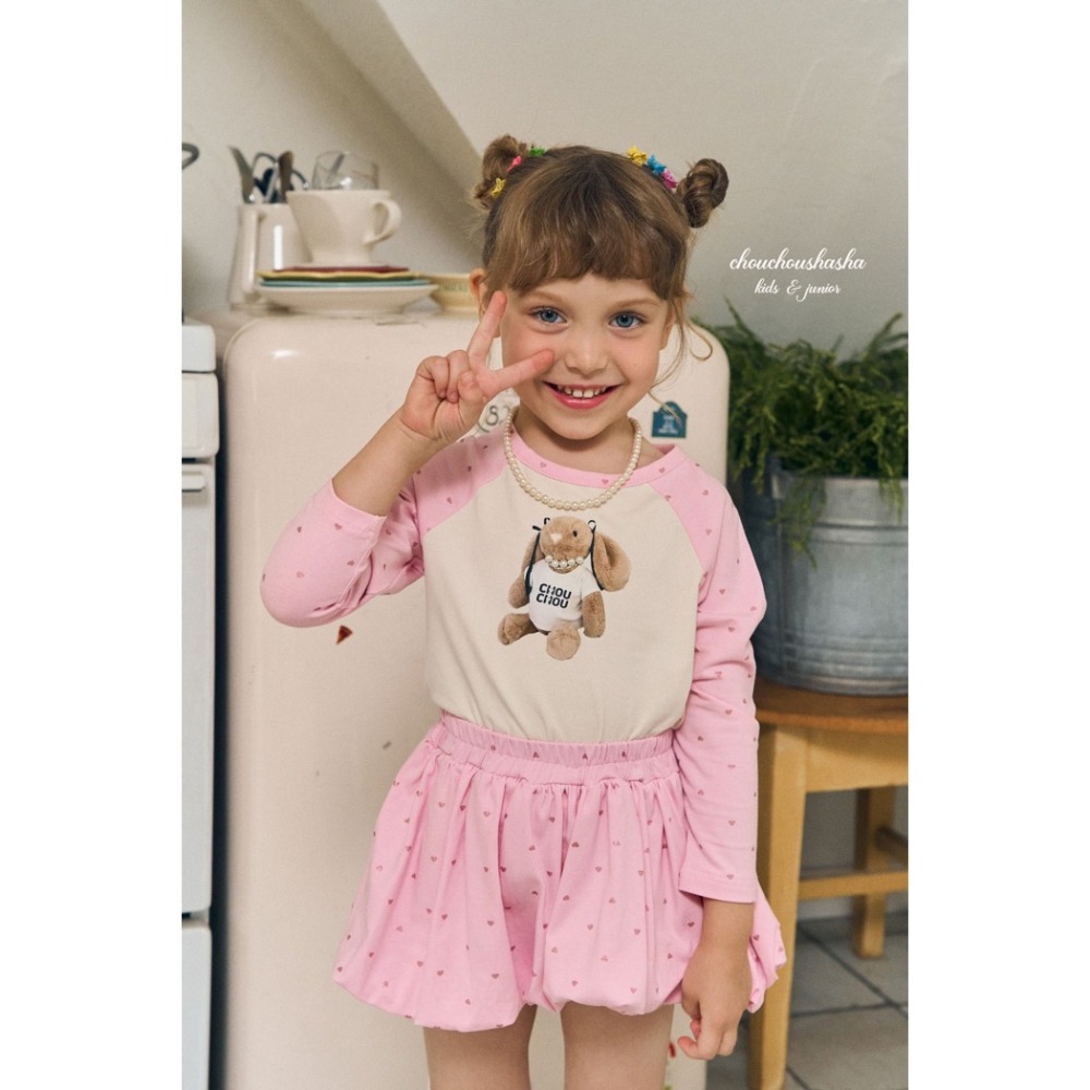 🇰🇷韓國童裝｜2025秋款🍂CHOUCHOUSHASHA＂Love Me＂熊熊T恤【黑/粉】-細節圖10