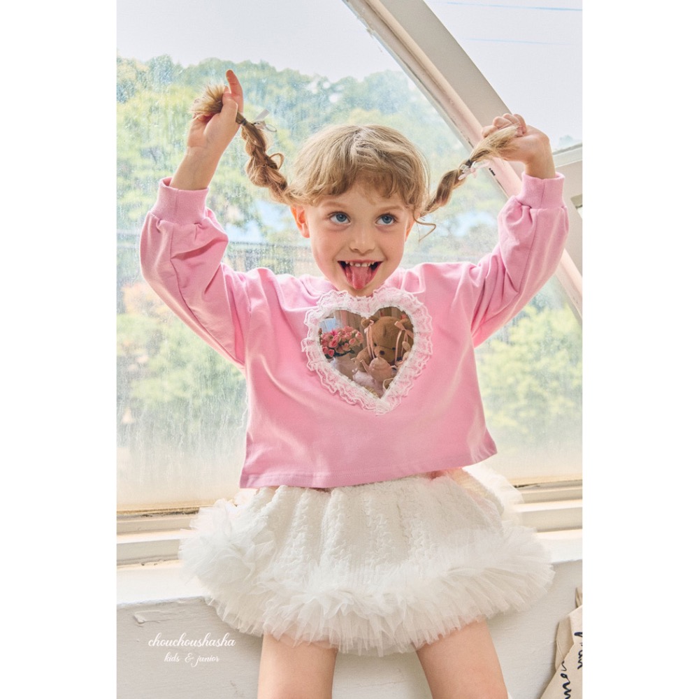 🇰🇷韓國童裝｜2025秋款🍂CHOUCHOUSHASHA蕾絲愛心圈小熊衛衣【粉/白】-細節圖5