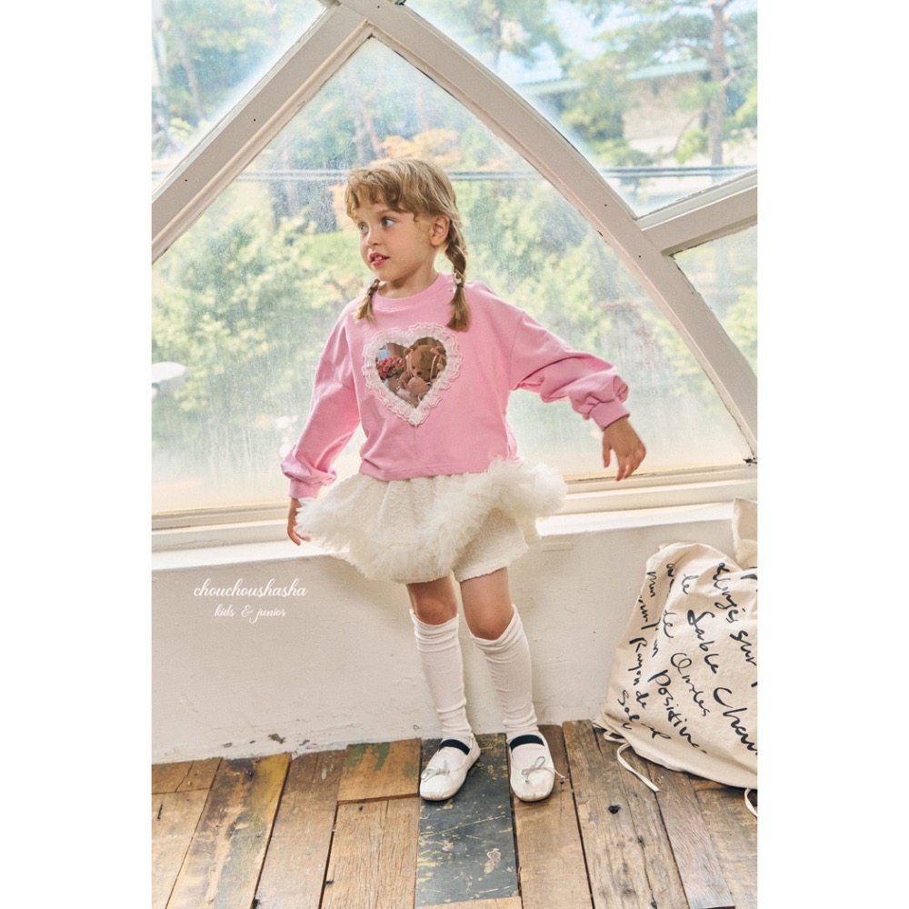 🇰🇷韓國童裝｜2025秋款🍂CHOUCHOUSHASHA蕾絲愛心圈小熊衛衣【粉/白】-細節圖7