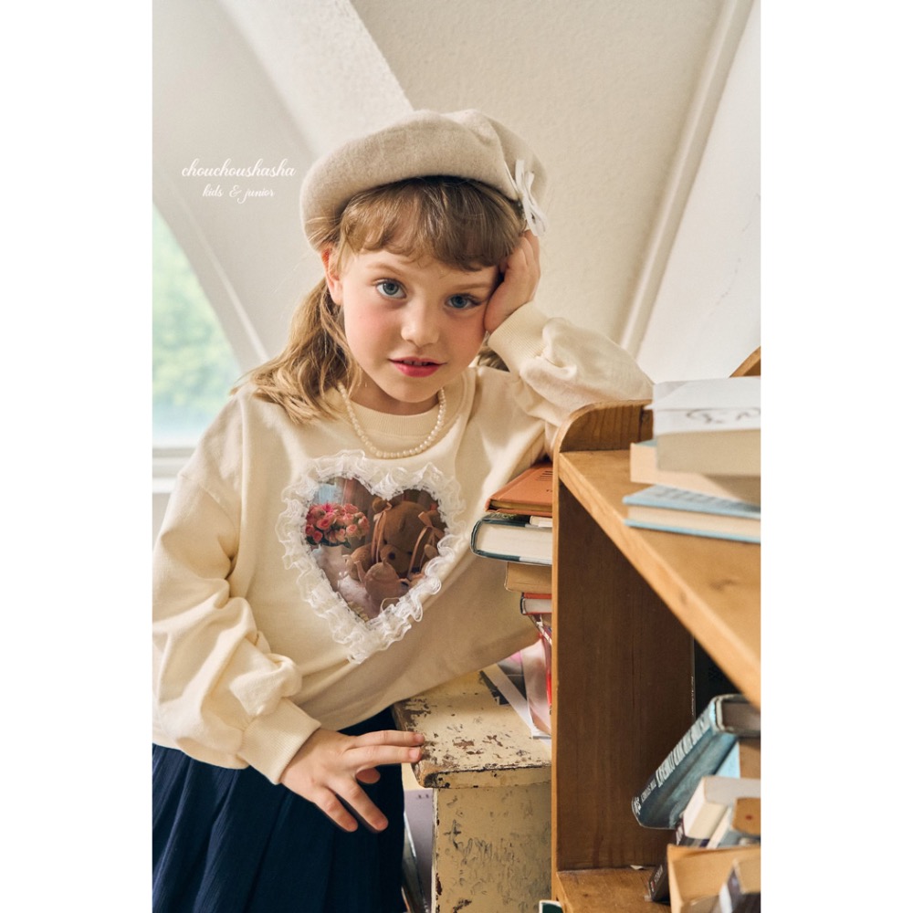 🇰🇷韓國童裝｜2025秋款🍂CHOUCHOUSHASHA蕾絲愛心圈小熊衛衣【粉/白】-細節圖8