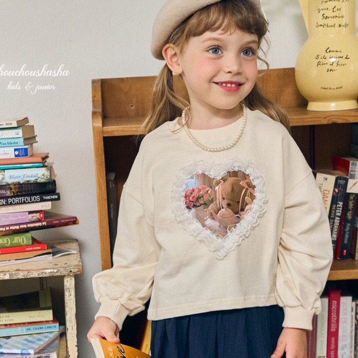 🇰🇷韓國童裝｜2025秋款🍂CHOUCHOUSHASHA蕾絲愛心圈小熊衛衣【粉/白】-細節圖9