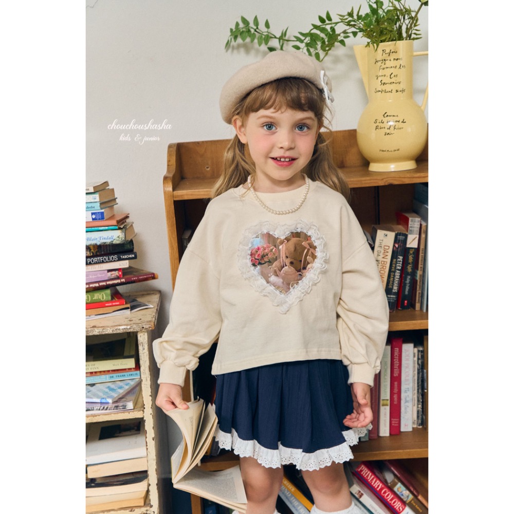 🇰🇷韓國童裝｜2025秋款🍂CHOUCHOUSHASHA蕾絲愛心圈小熊衛衣【粉/白】-細節圖10