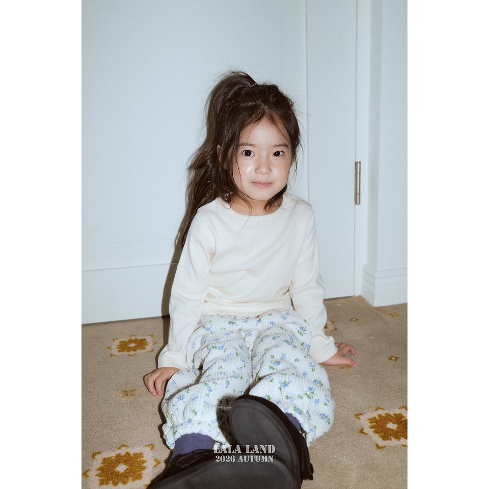 🇰🇷韓國童裝｜2026秋款🍂LALALAND貝拉羅紋素色上衣-細節圖7