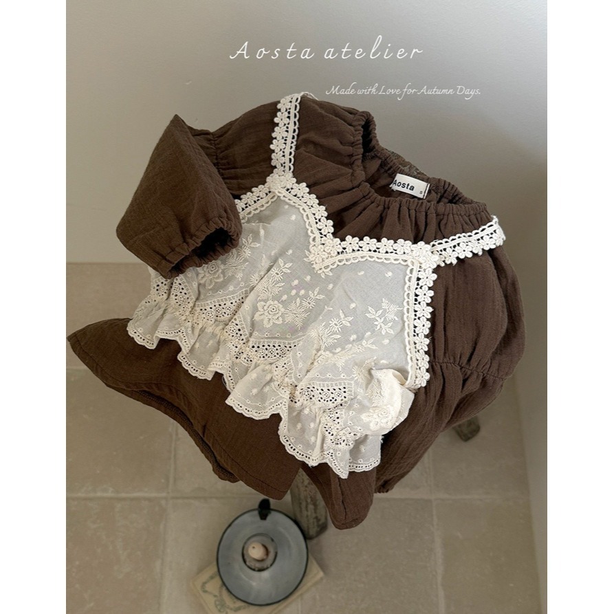 🇰🇷韓國童裝｜2025秋款🍂AOSTA緹花短版蕾絲背心-細節圖2